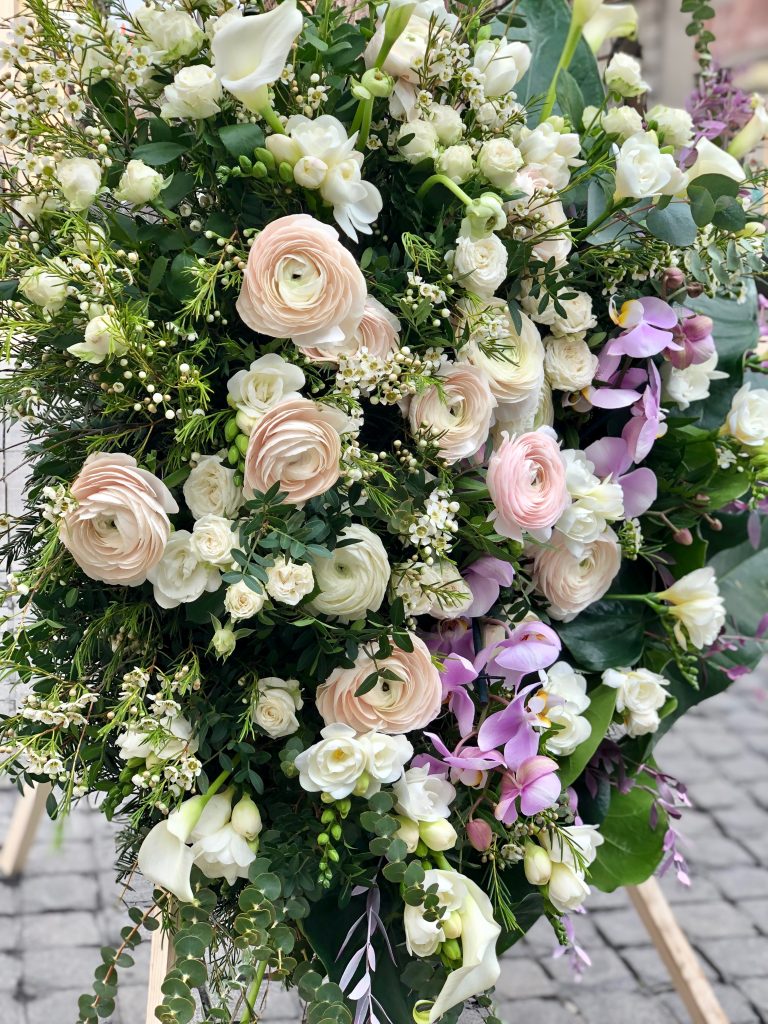 florystyka-funeralna-768x1024